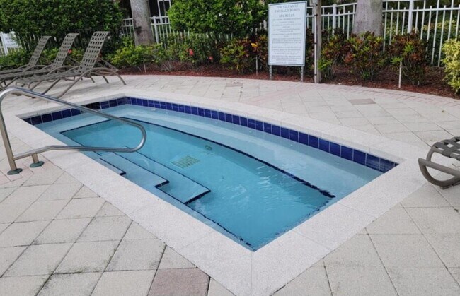 Foto del edificio - 6533 Emerald Dunes Dr