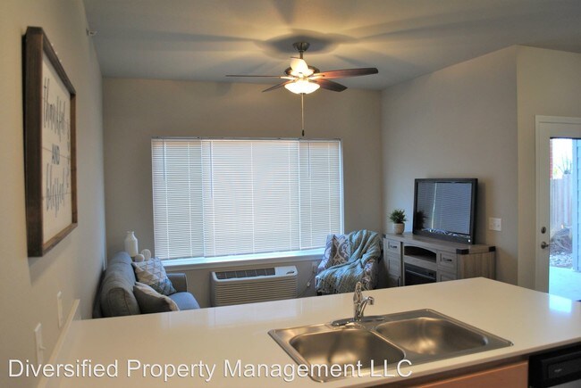 Building Photo - 3655 Pleasant View Dr NE
