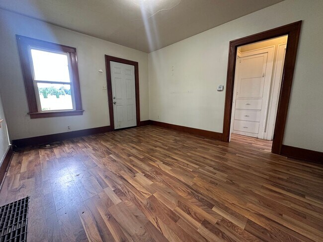 Foto del edificio - 2 bed, 1 bath home for rent in Waterloo