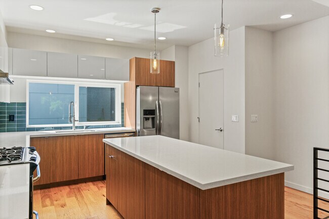 Foto del edificio - 6717 Alonzo Avenue Northwest#C C