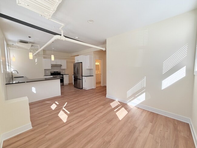 Foto del edificio - 3927 N Pine Grove Ave