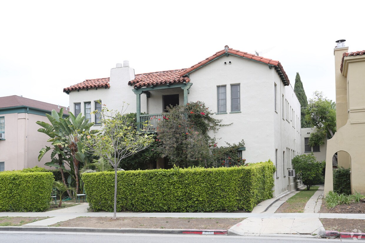 Primary Photo - 210 S Doheny Dr