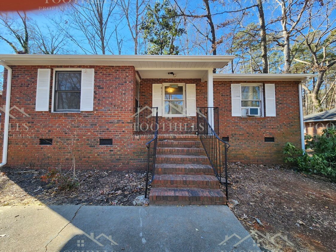 Foto principal - 3 Bedroom Single Family Home off Whitehall Rd