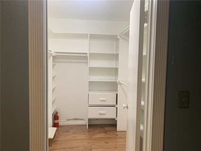 Building Photo - 3934 W 5th St