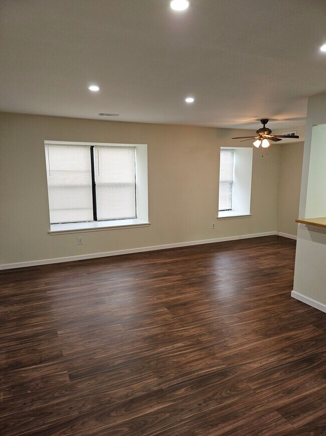 Foto del edificio - 1710 Tracey St