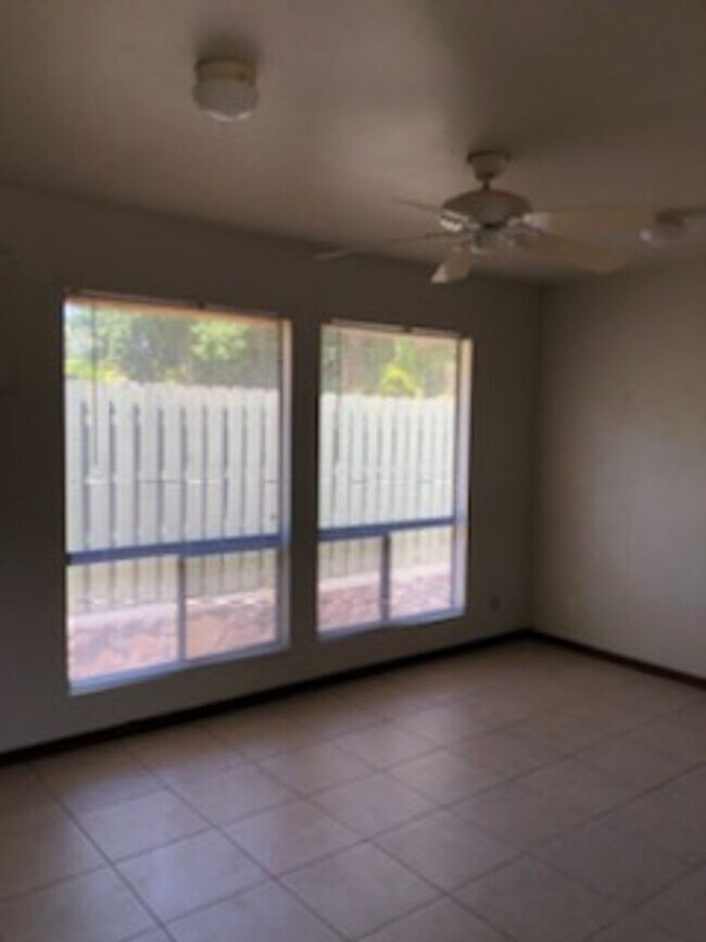 Building Photo - 40 Waiohuli St