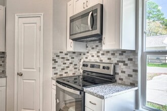 Building Photo - 9810 Arbor Oak