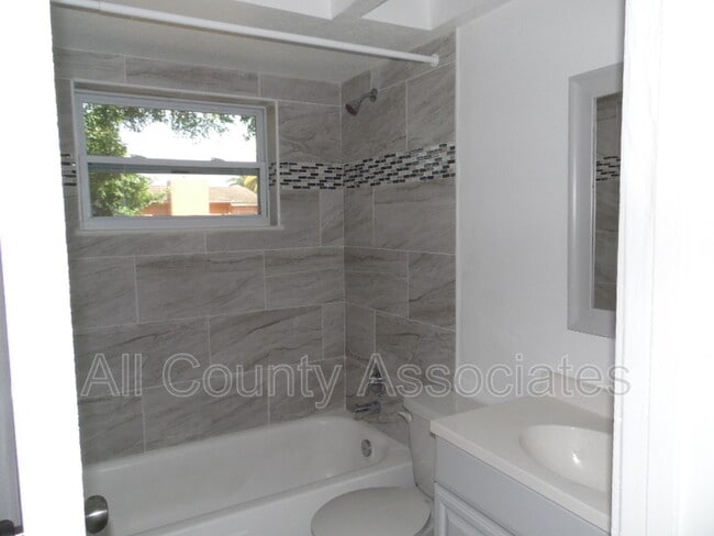 Foto del edificio - 1400 Whitehall Ln