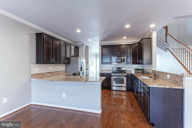 Foto del edificio - 2706 Amber Crest Rd