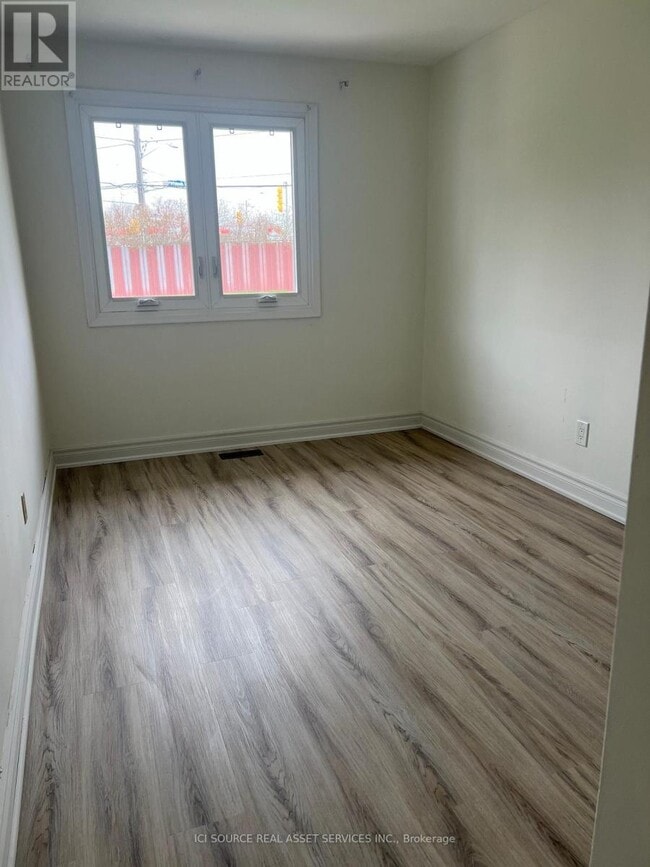 Building Photo - 52 Pinemore Crescent