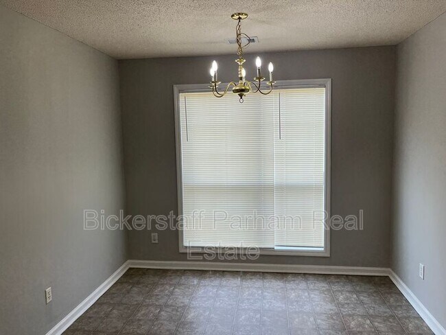 Foto del edificio - 6057 Buxton Dr