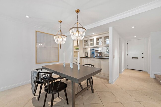 Building Photo - Newport Beach Townhome