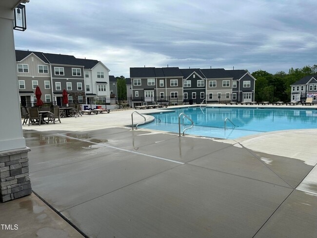 Building Photo - 515 Brushford Ln