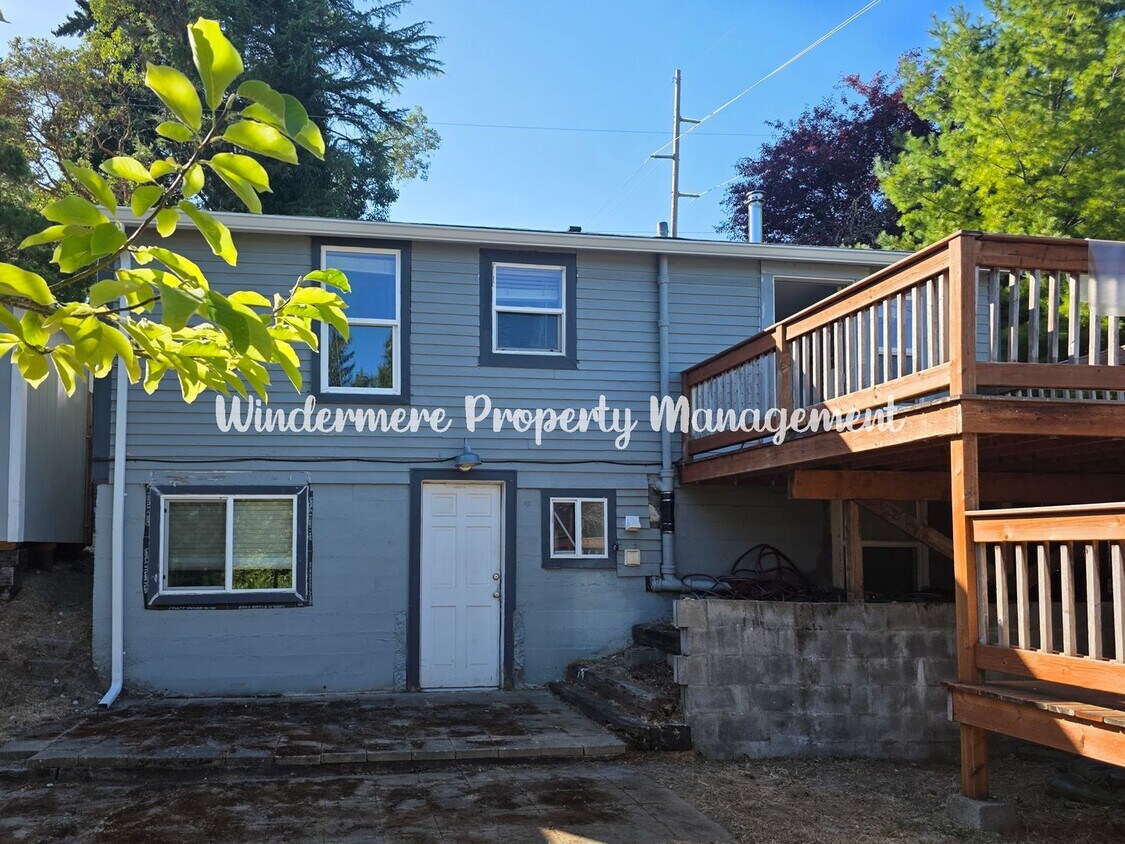 Foto principal - Conveniently located 3 bed in Bremerton, l...