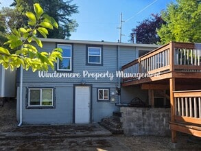 Building Photo - 3219 Farragut St
