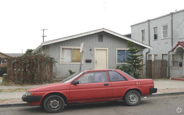 Building Photo - 2001 51st Ave