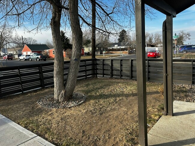 Foto del edificio - 400 S Raleigh St