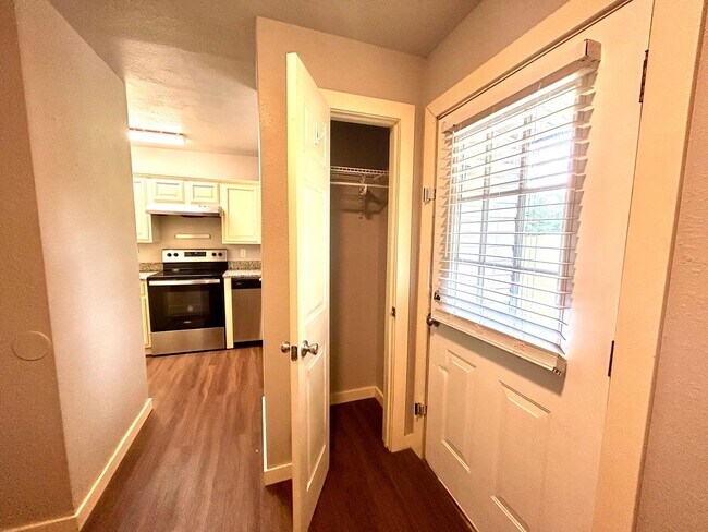 Foto del edificio - Charming 2 bedroom, 1.5 bath East Fayettev...