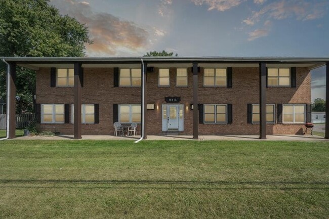 Building Photo - 912 N State Rd