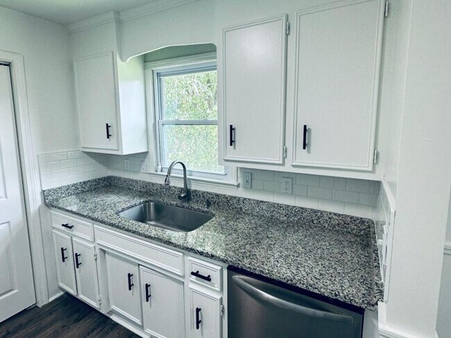 Foto del edificio - 317 Devonwood Ct