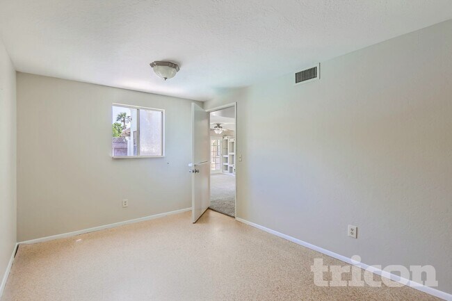 Building Photo - 3031 W Mercer Ln