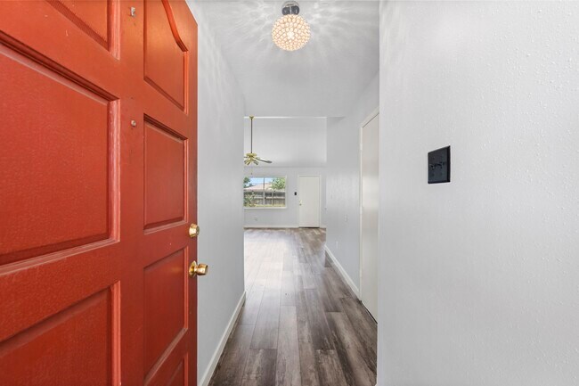 Foto del edificio - 16734 Summer Dew Ln