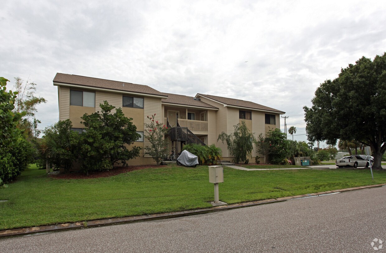 600 Nicholas Dr, Dunedin, FL 34698 Apartments in Dunedin, FL