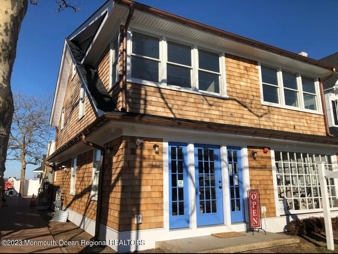 Primary Photo - 64 Bridge Ave