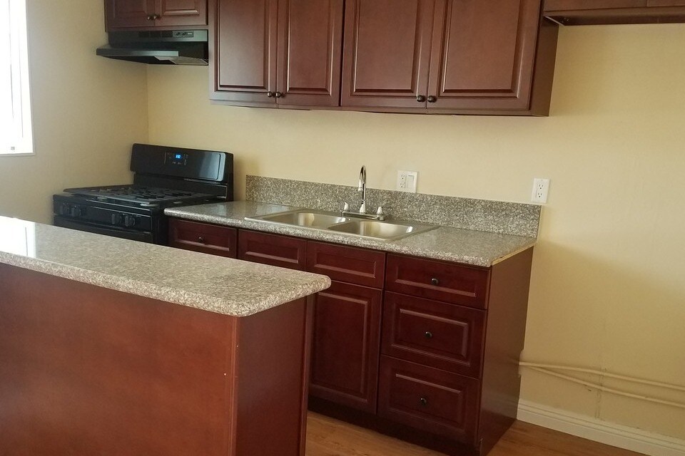 Americana and Il Pompeii Apartments in Torrance, CA Westside Rentals