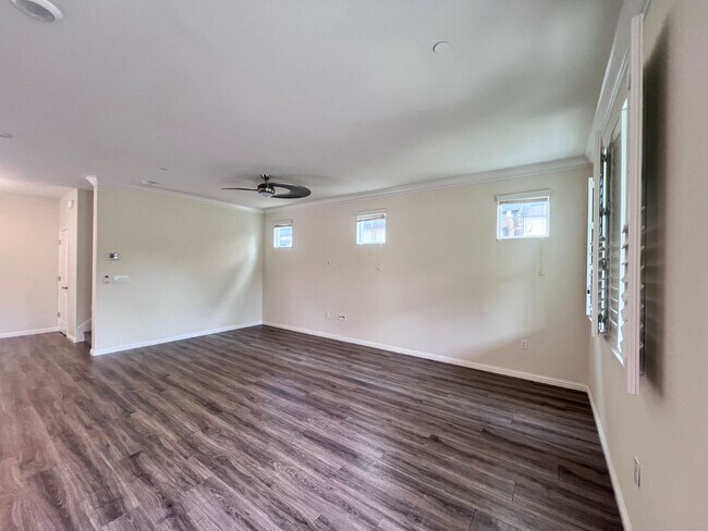 Foto del edificio - STUNNING 4BD/2.5BA TOWNHOUSE IN WALNUT CREEK!!!