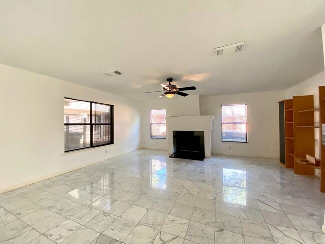 Building Photo - 9726 Mid Walk Dr
