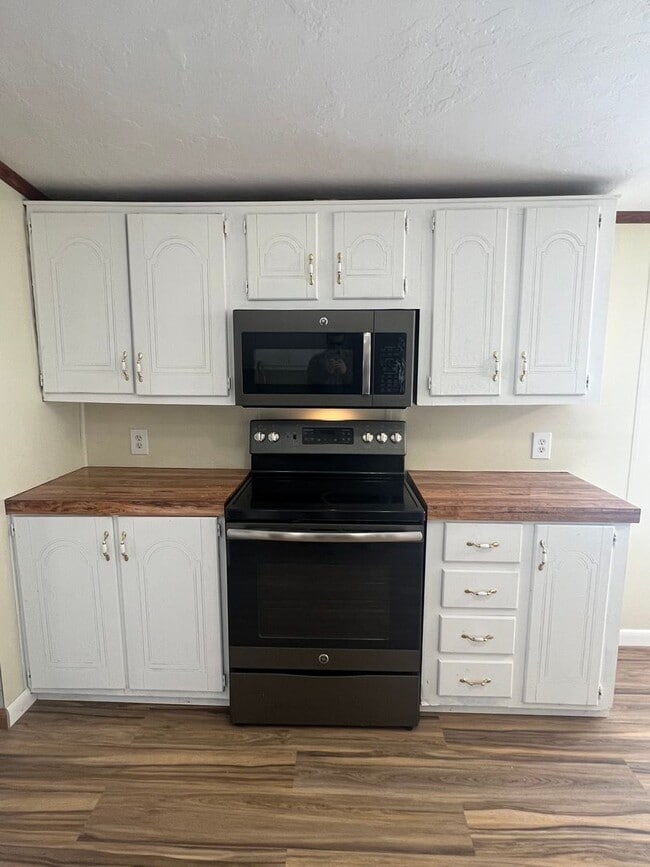 Building Photo - Caryville 37714 - COMING SOON! 3 bedroom, 2 bath home - Contact Chad Weeks (865) 567-6193