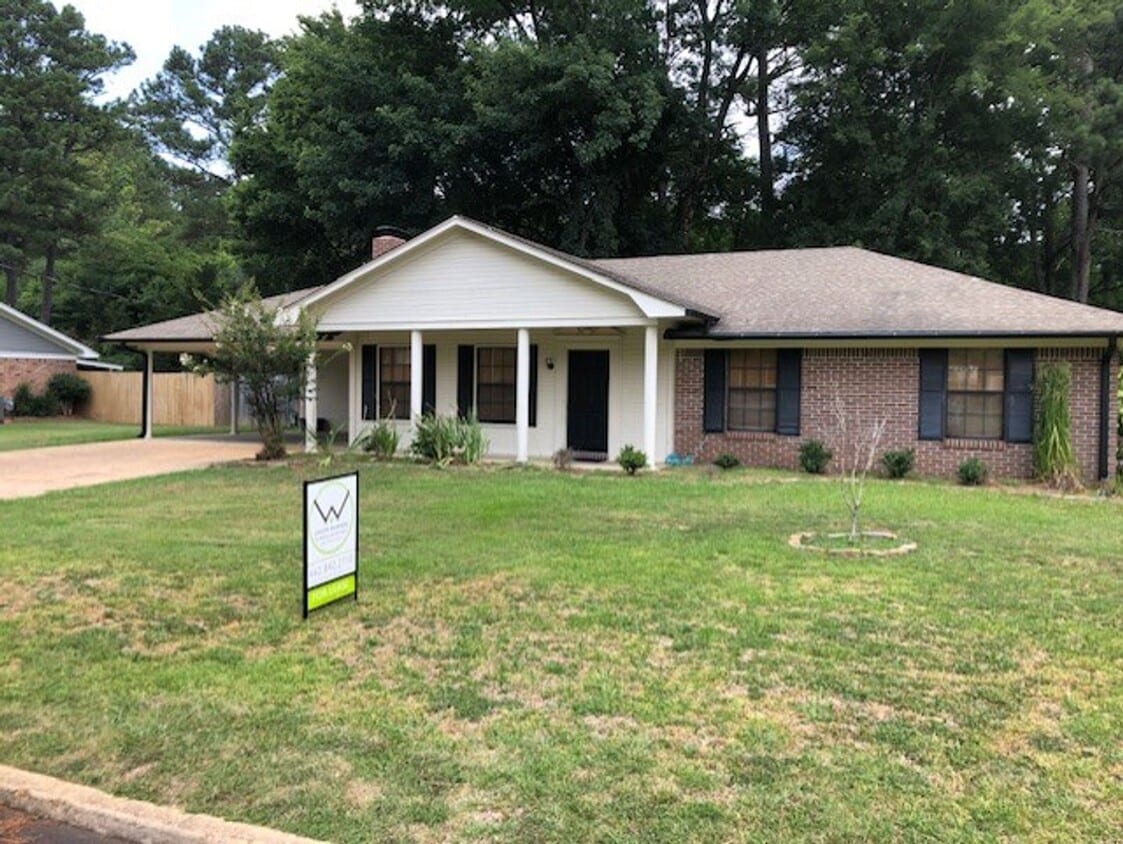 Foto principal - 2202 Holly Hill Dr