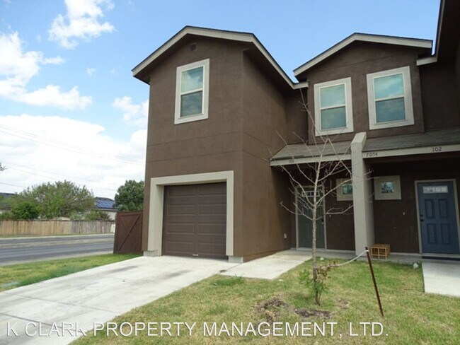 Building Photo - 3 br, 2.5 bath House - 7054 LAKEVIEW DR #101