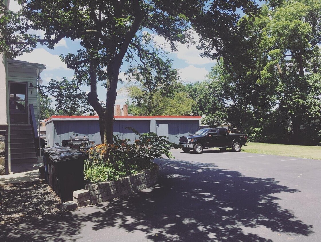 Off street parking and plenty of backyard. Bonfire / reading area with hammocks. - 312 Ingleside Ave