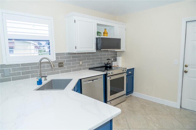 Foto del edificio - 714 Bay Hill Ct