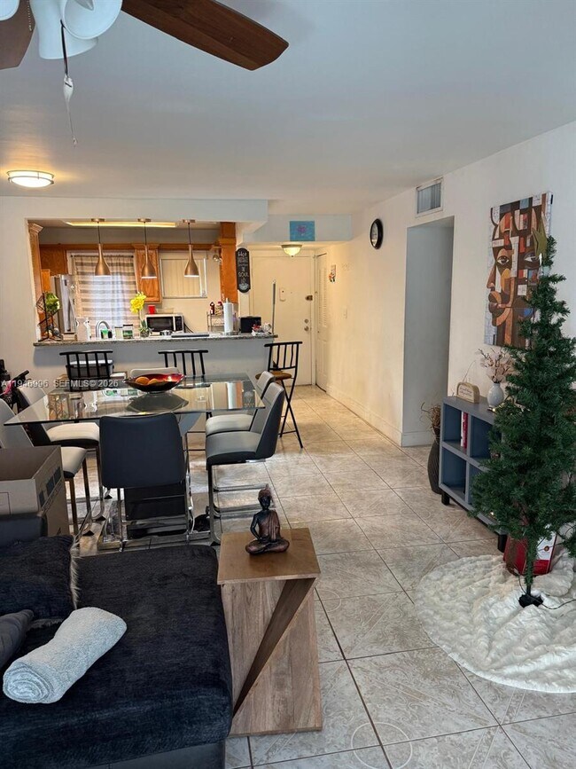 Foto del edificio - 404 NW 68th Ave