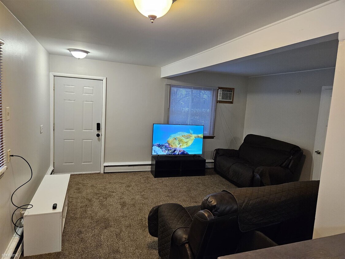 2 br, 1 bath Duplex 162 Minnesota Avenue 1 Townhome Rentals in