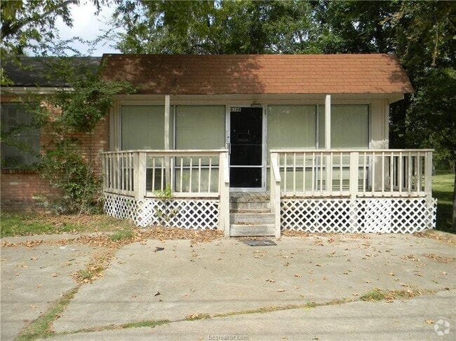 Building Photo - 418 N Coulter Dr