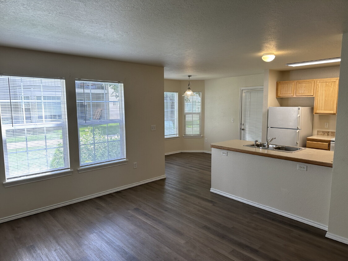 Primary Photo - "Modern 2-Bed, 2-Bath Retreat in Boise's H...