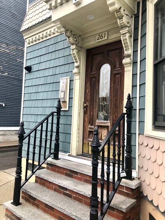 Building Photo - 261 E St