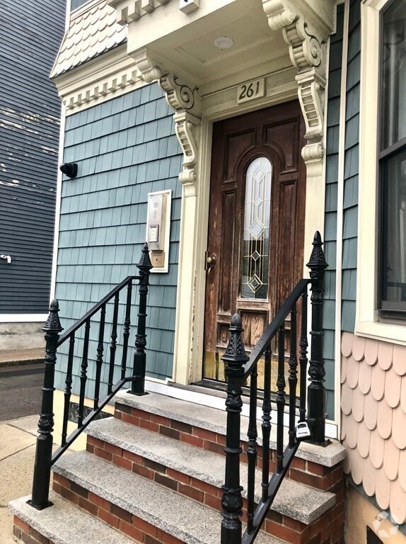 Building Photo - 261 E St
