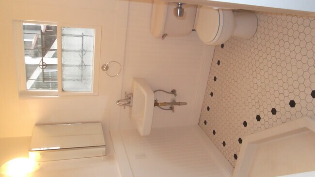 Foto del edificio - 518 E 15th St