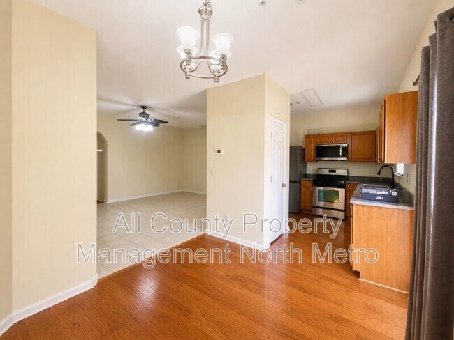 Building Photo - 135 Primrose Dr