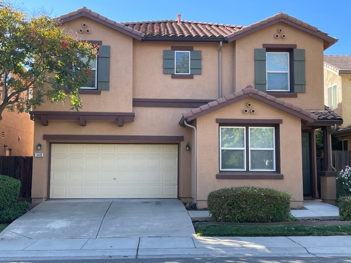 Foto principal - Coming Soon Natomas, 2-Story, 4 Bedroom, 3...