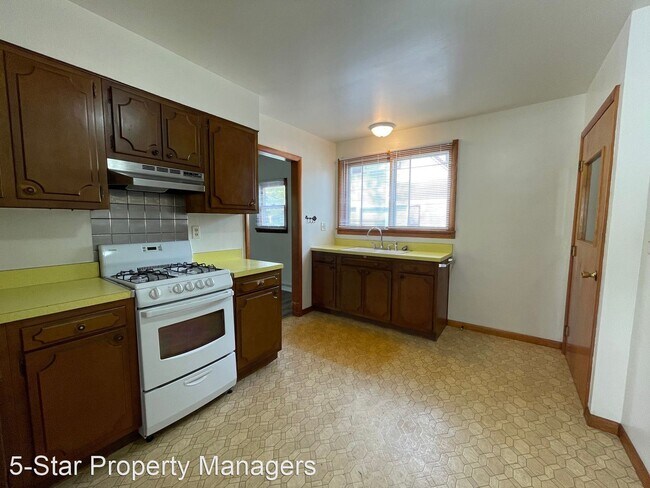 Building Photo - 3 br, 1 bath House - 908 S 11th Street