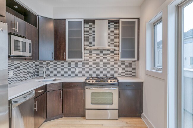 Building Photo - Northern Liberties Townhome with Parking