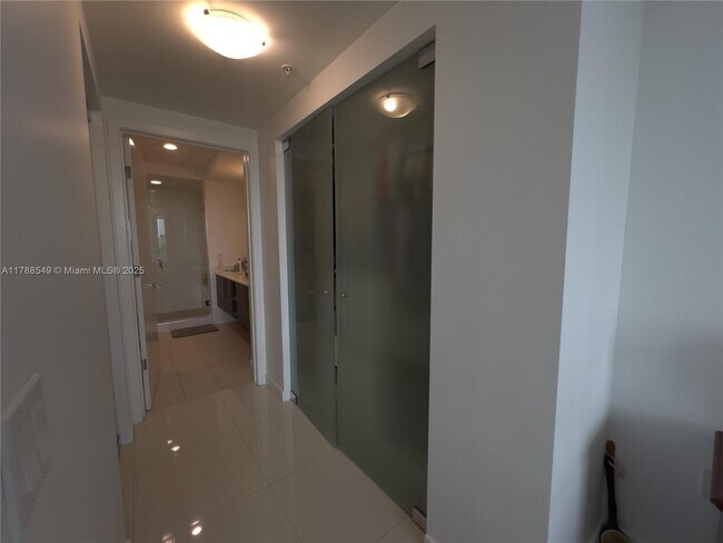 Foto del edificio - 7825 NW 107th Ave