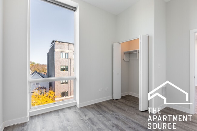 Photo - 2247 W Lawrence Ave Apartment