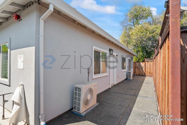 Building Photo - 881 Kenneth Ave